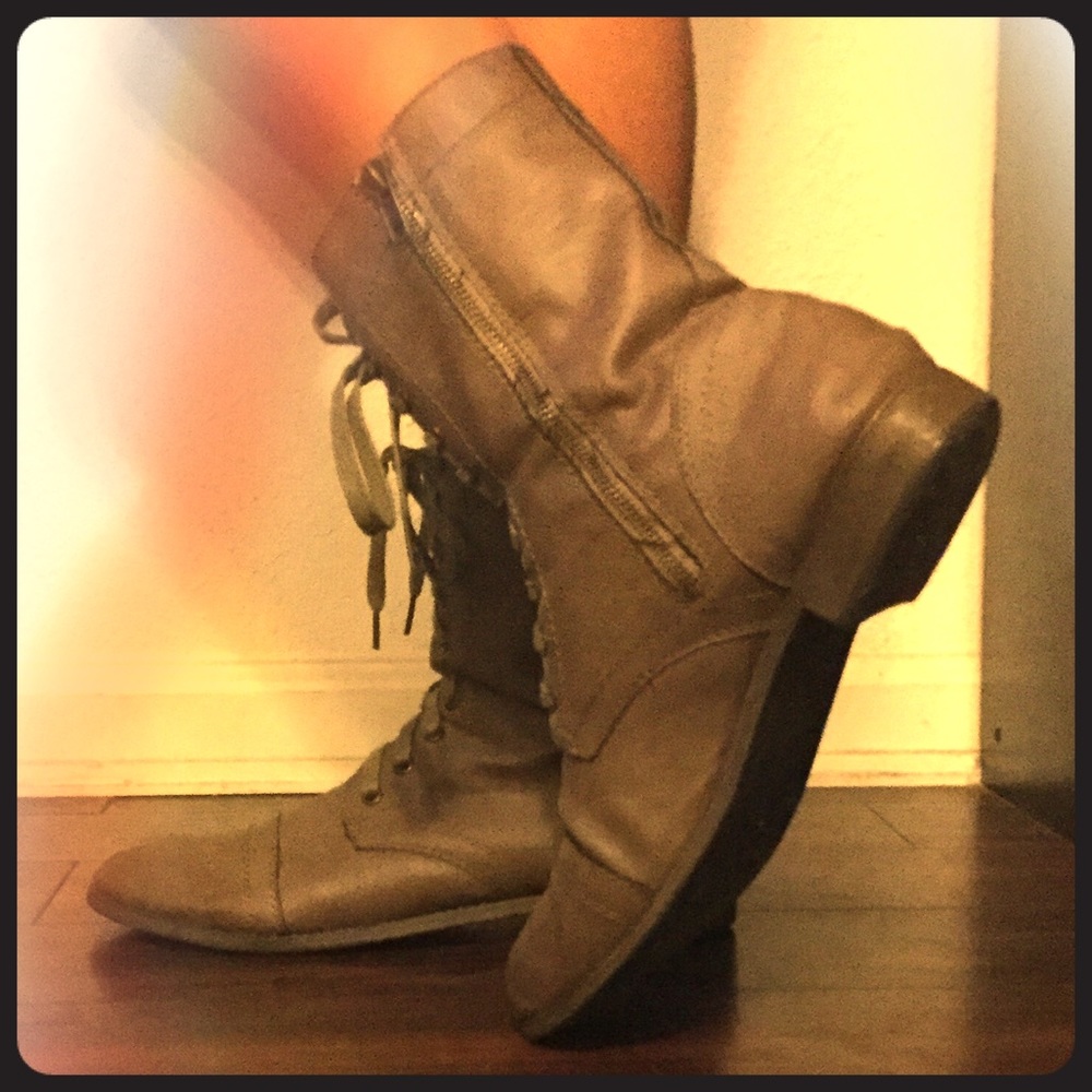 Women’s combat boots, like new